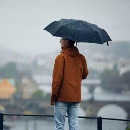 Suuri automaattinen sateenvarjo 12 ruoteella | Tuulenpitävä ja tyylikäs musta sateenvarjo