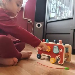Puinen Montessori-norsu – hakkaamislelu ja aktiviteettilelu