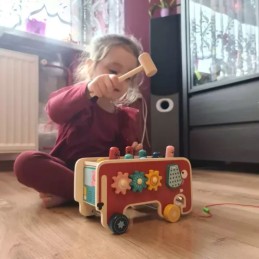 Puinen Montessori-norsu – hakkaamislelu ja aktiviteettilelu