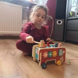 Puinen Montessori-norsu – hakkaamislelu ja aktiviteettilelu