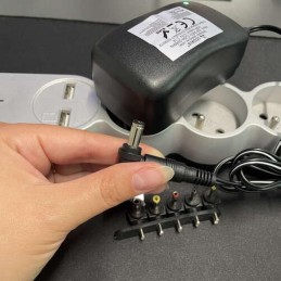 Säädettävä Yleisvirtalähde 3–12V (30W) + 6 liitintä & USB