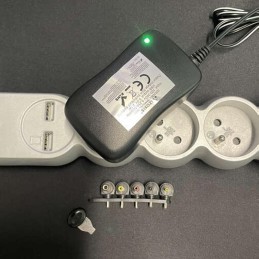 Säädettävä Yleisvirtalähde 3–12V (30W) + 6 liitintä & USB