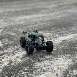 Nopea RC-Maastoauto 1:18 | 15 km/h, Erillisjousitus & 2 Akkua