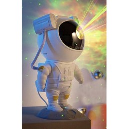 Yövalo, seisova astronautti