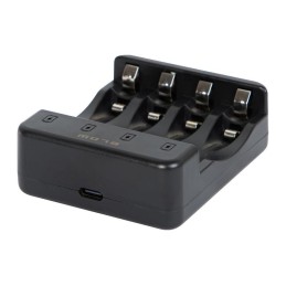 USB-akkulaturi RC4B AA ja AAA | Ni-MH ja Ni-Cd | LED-merkkivalo