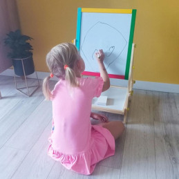 Kaksipuolinen pyörivä puinen piirustustaulu lapsille